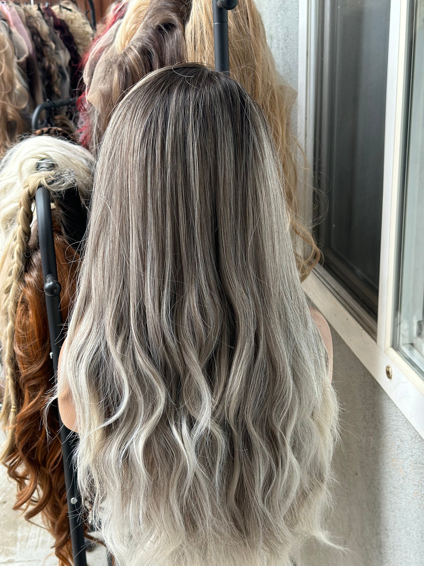 CYNTHIA ash blonde ombré